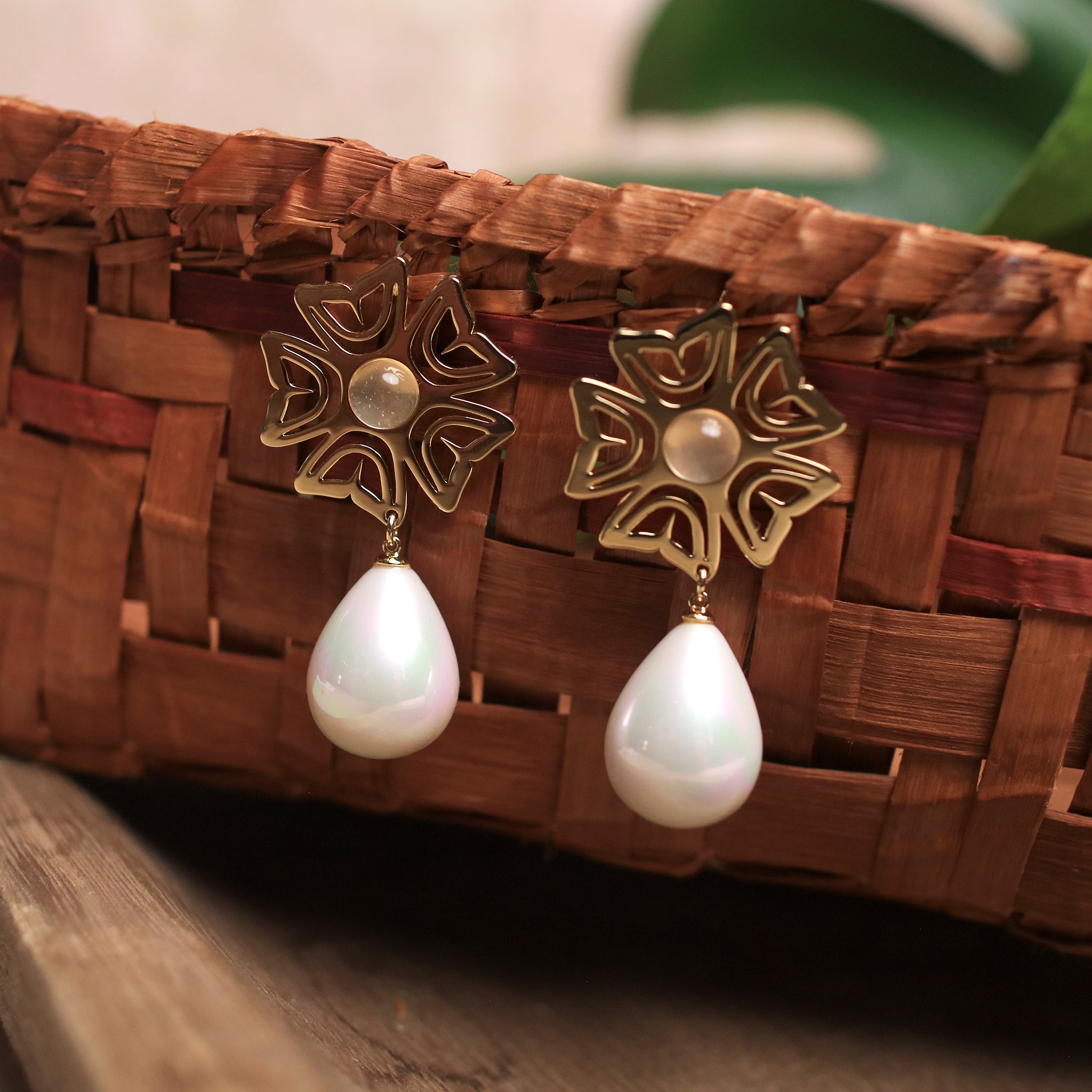 CCW | Earrings | Pearl Wild Rose Sovereign