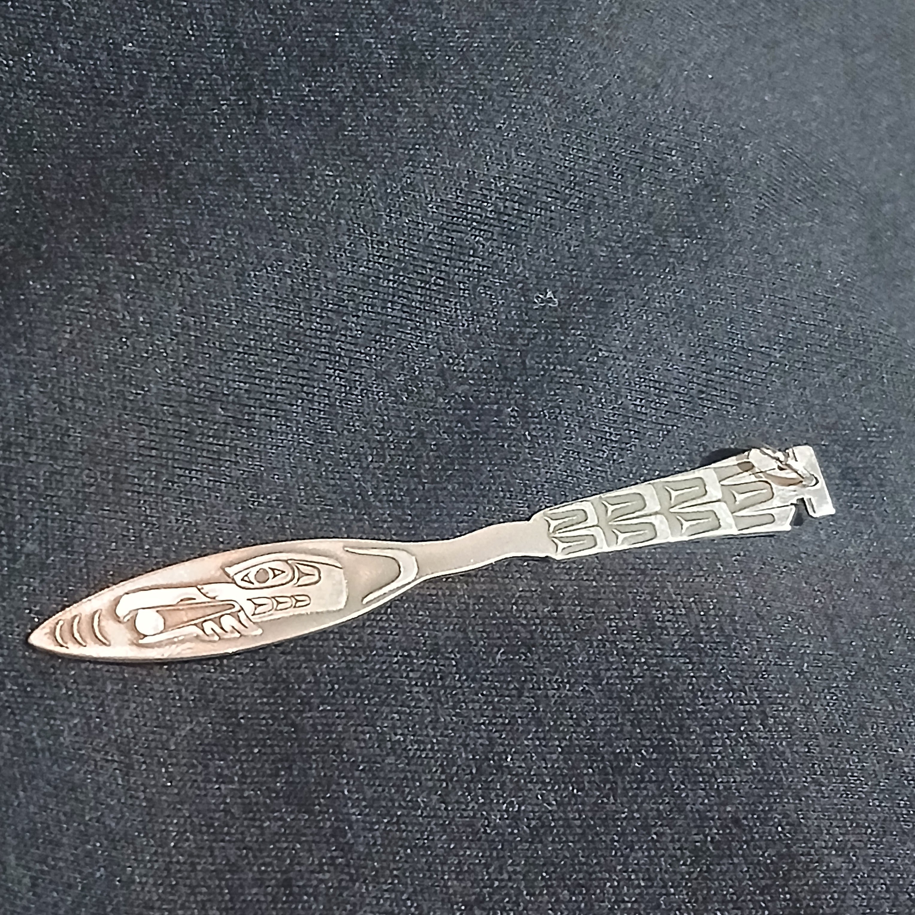 DB | Pendant | Raven Stealing the Light Paddle