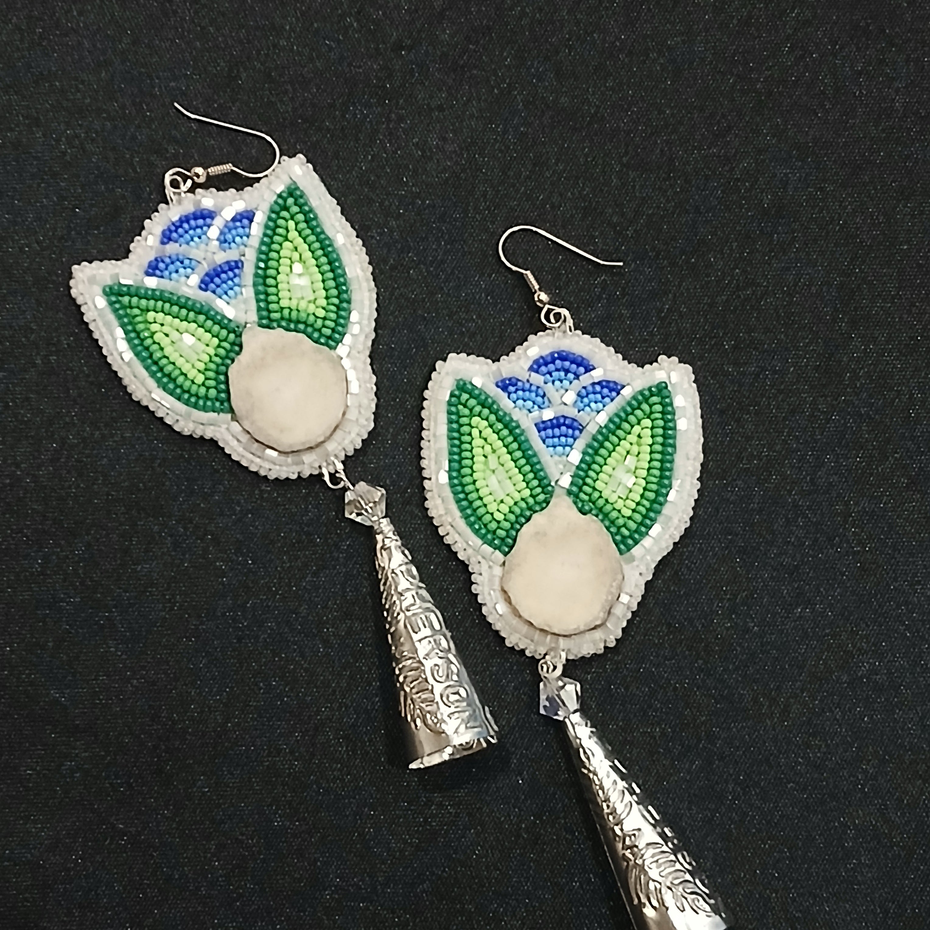 BB | Earrings | Snowberry dangle