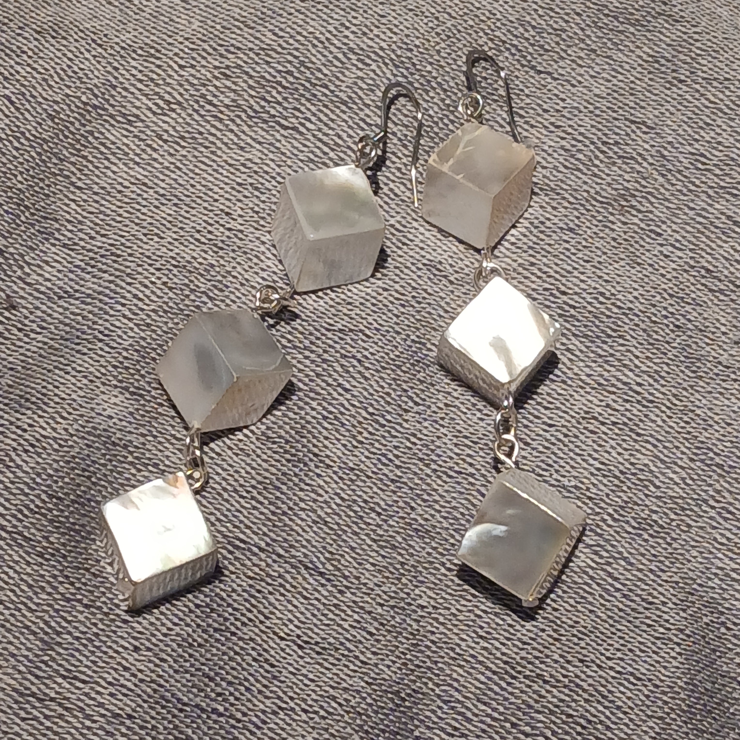 NT | Earrings | Three Cubes Dangle