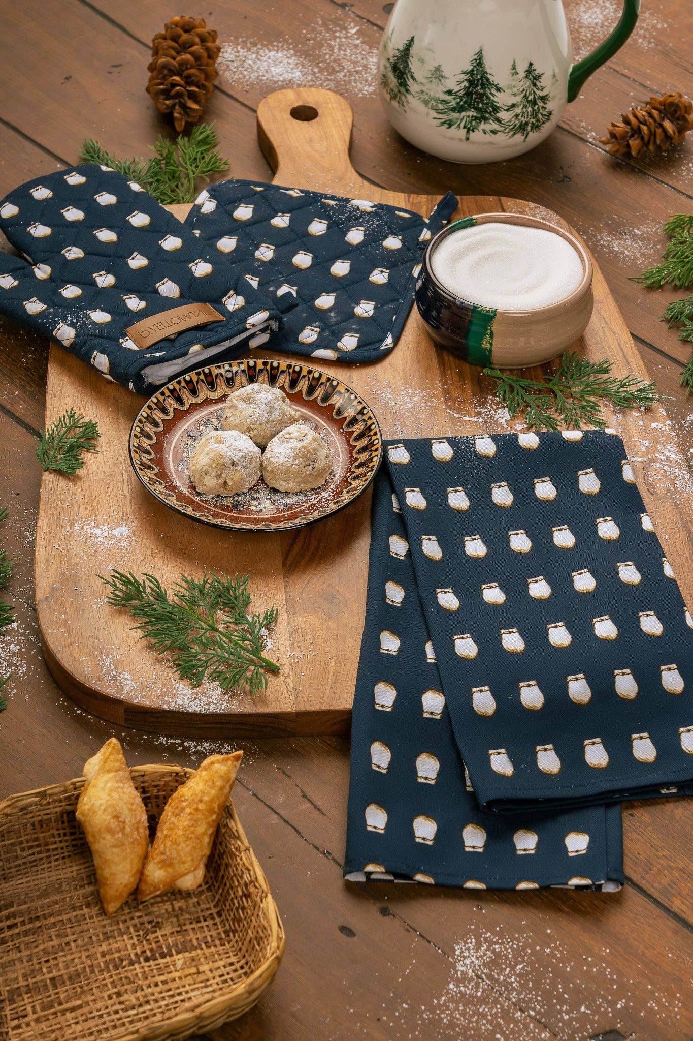 Kitchen Towel, Oven Mitt & Pot Holder Set by B.Yellowtail